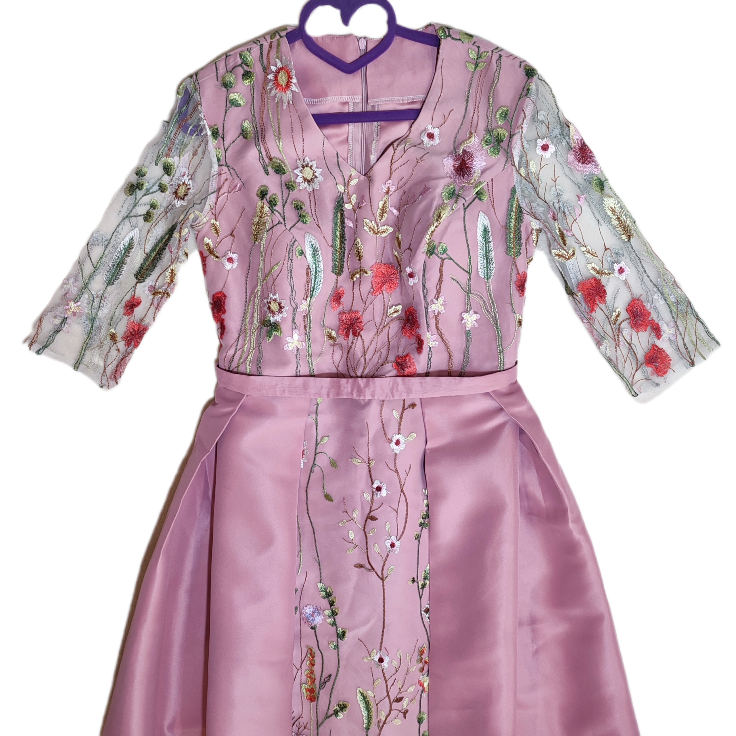 پیراهن مجلسی ساتن آمریکایی و دانتل گلدوزی صورتی