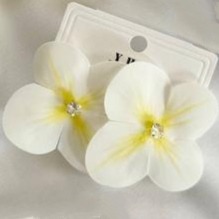 گوشواره فلاور میخی طرح گل سفید