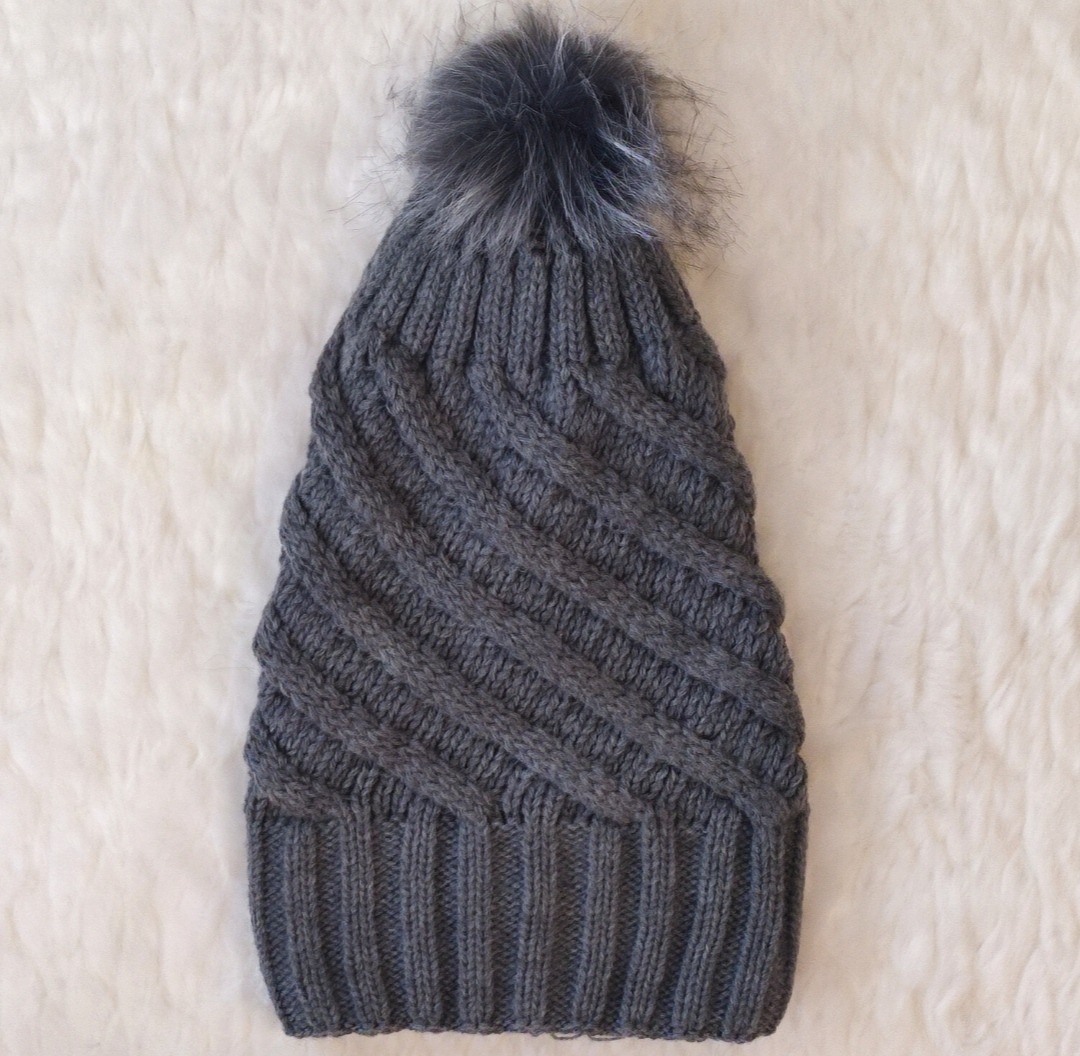 کلاه بافت طوسی پوم دار