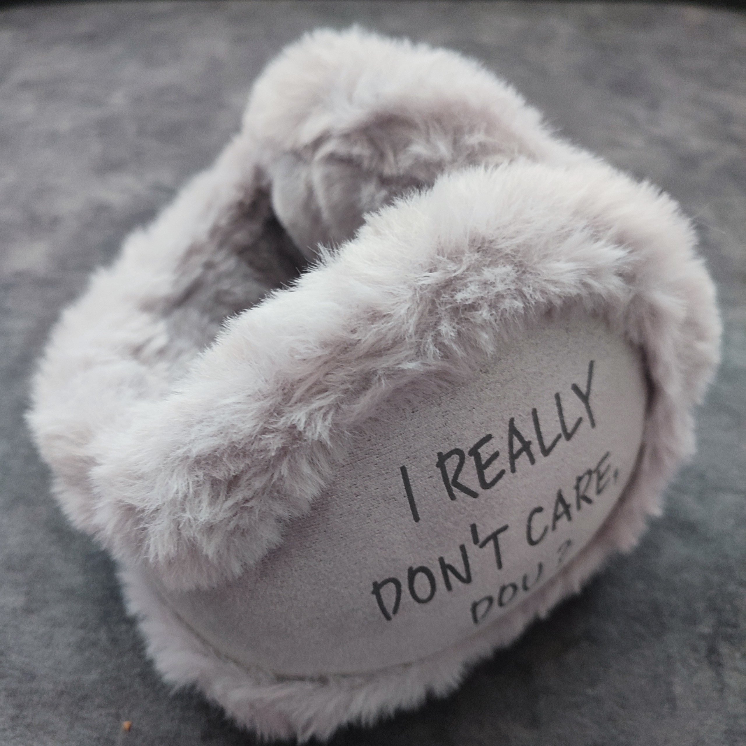 گوش گیر زمستانی زنانه نوولاشال طوسی خز دار