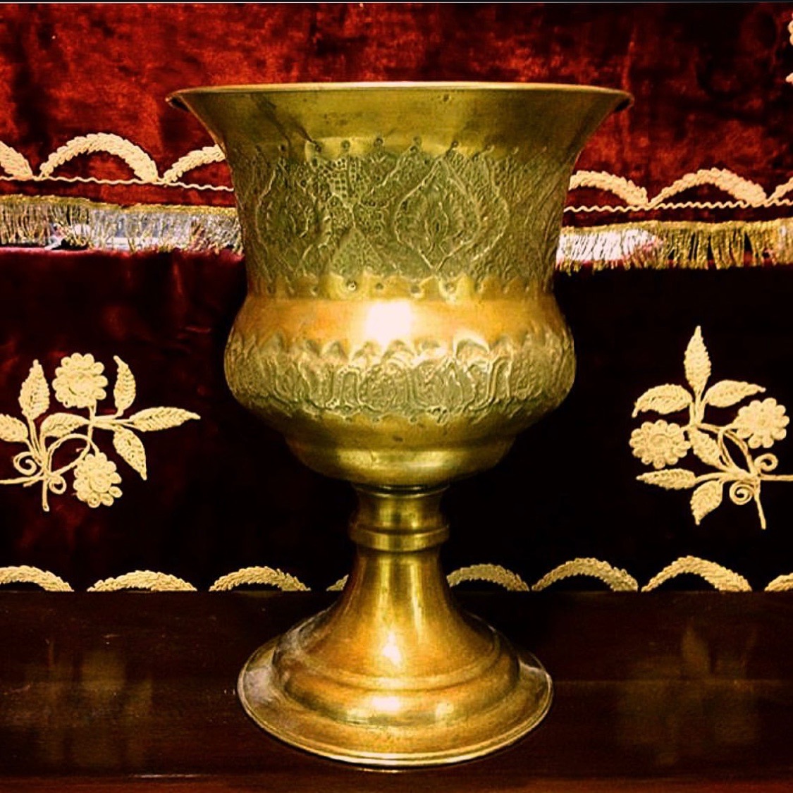 گلدان برنجی قلمزنی