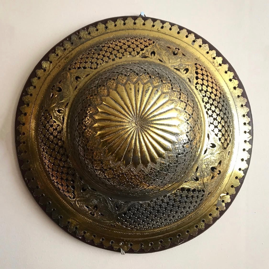 چراغ دیوارکوب قدیمی