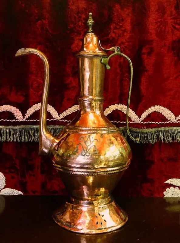 آفتابه قدیمی مسی