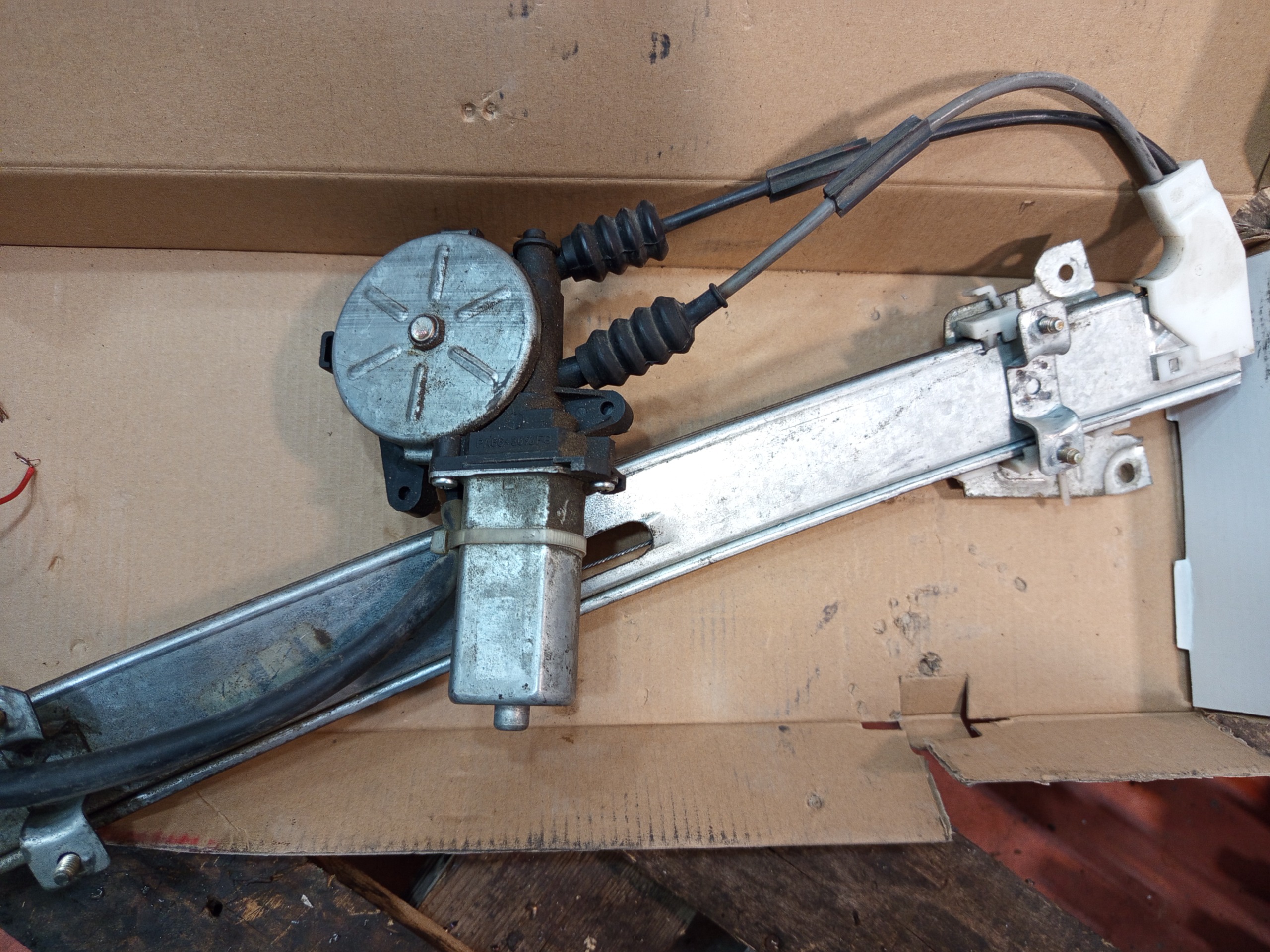 شیشه بالابر ریو