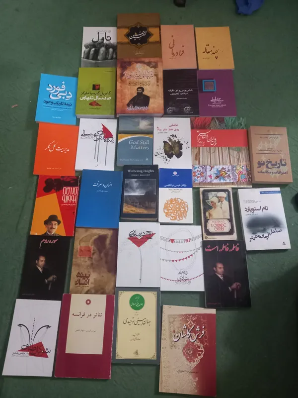 تعدادی کتاب با موضوعات مختلف