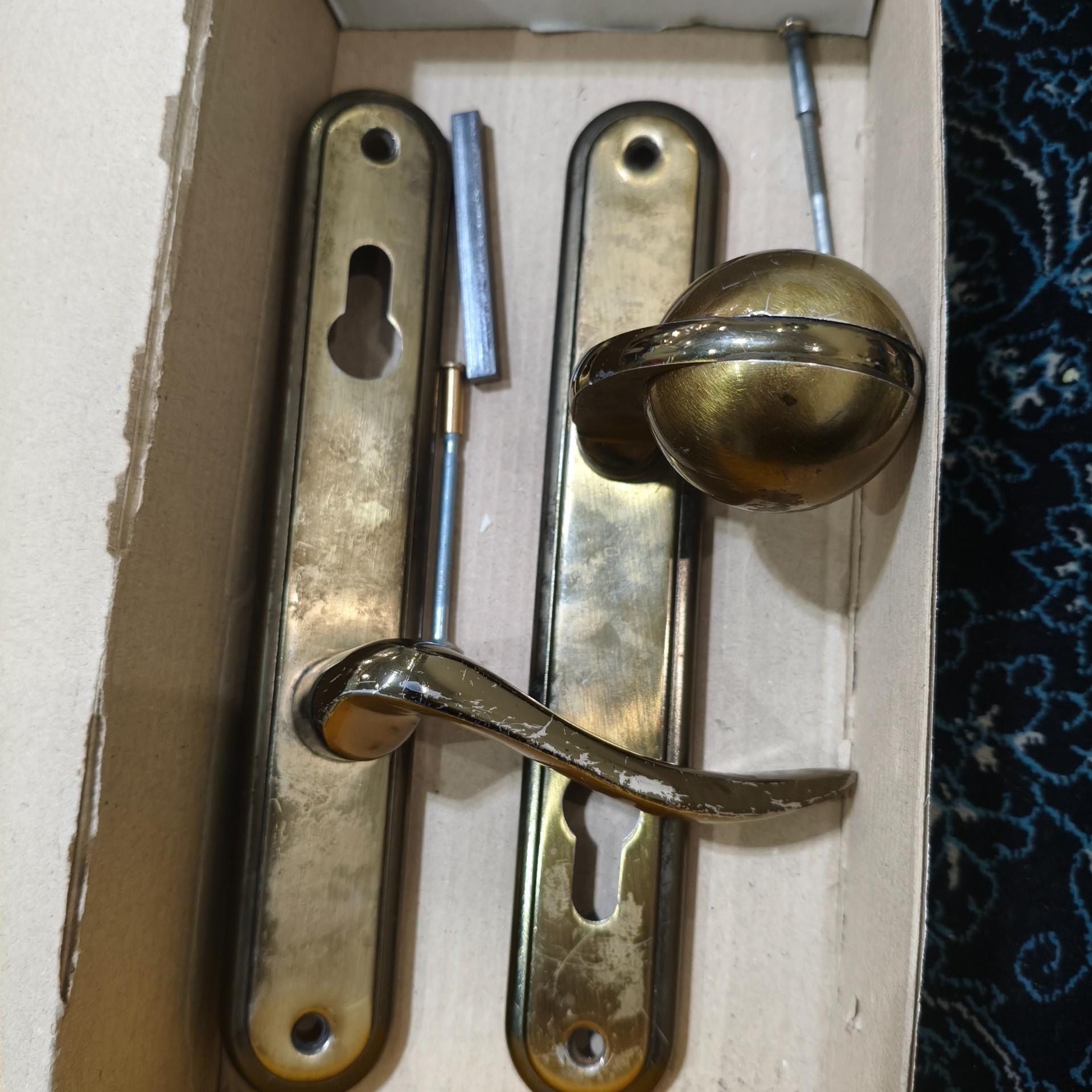 دستگیره درب آپارتمانی