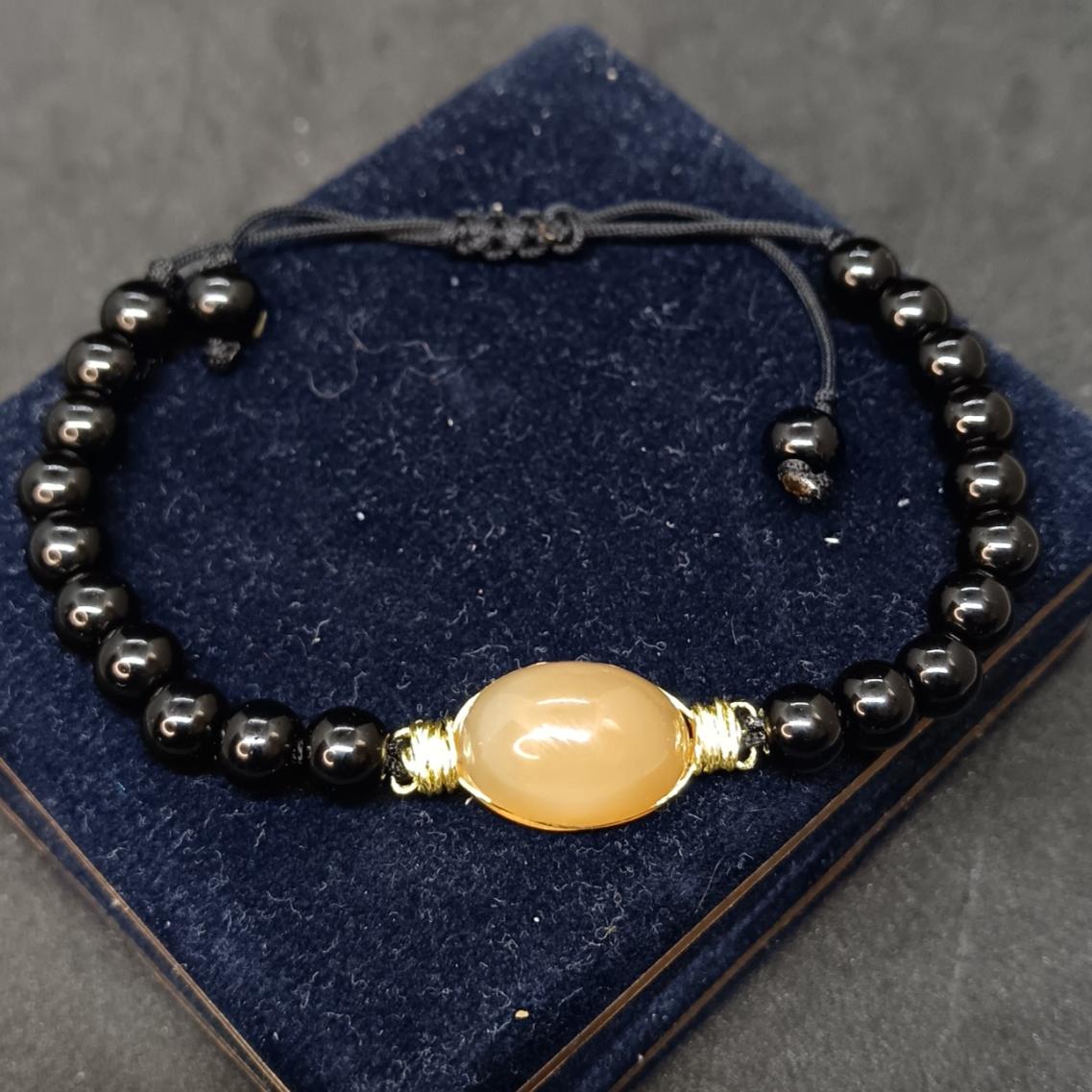 دستبند مزین به سنگ عقیق قدیمی زرد عسلی طبیعی