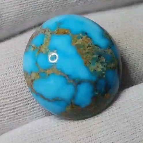 نگین فیروزه نیشابور رگه طلایی طبیعی گرد گنبدی