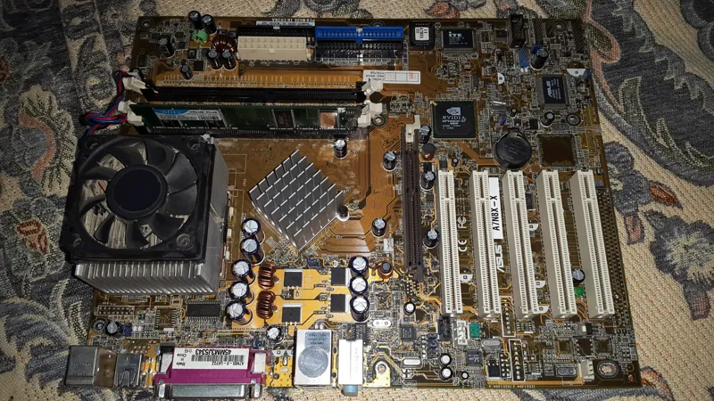 مادربرد با CPU و فن (042)