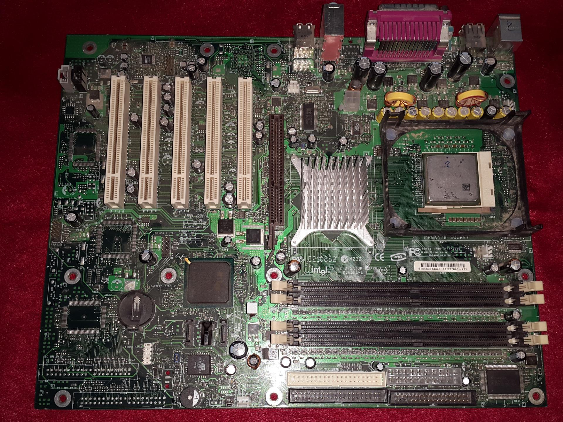 مادربرد اینتل با CPU معیوب