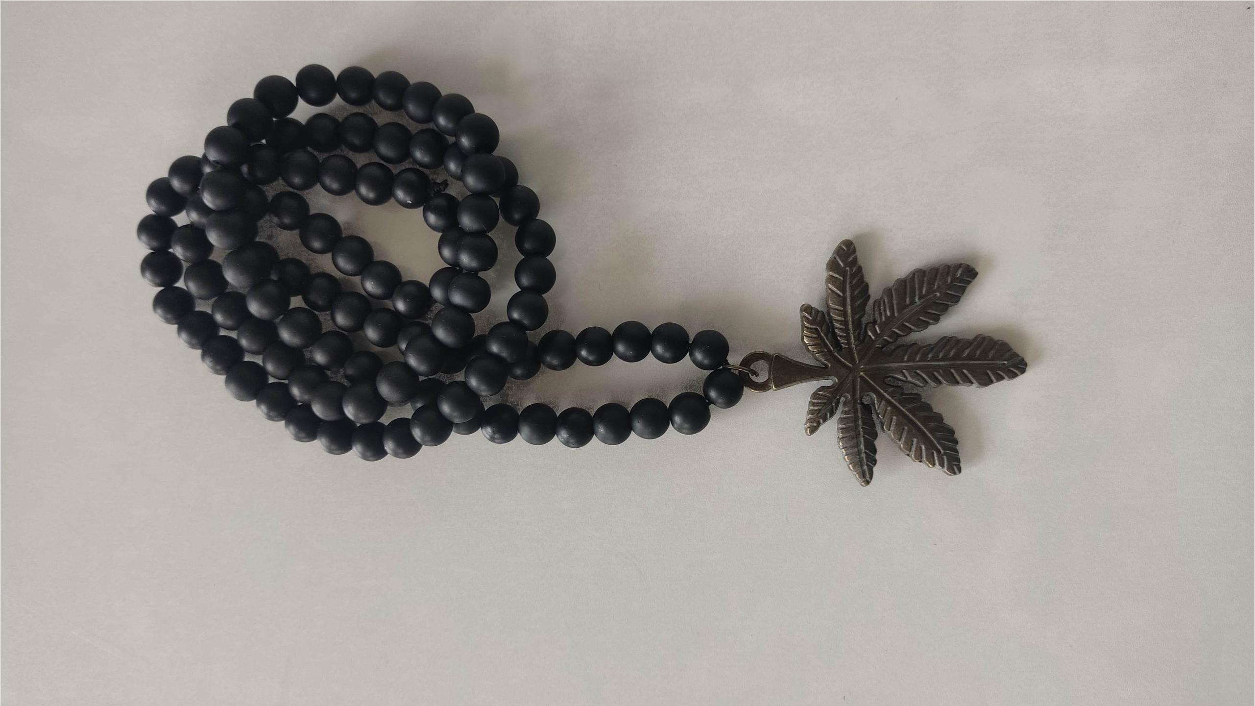 گردن بند مشکی آویز دار