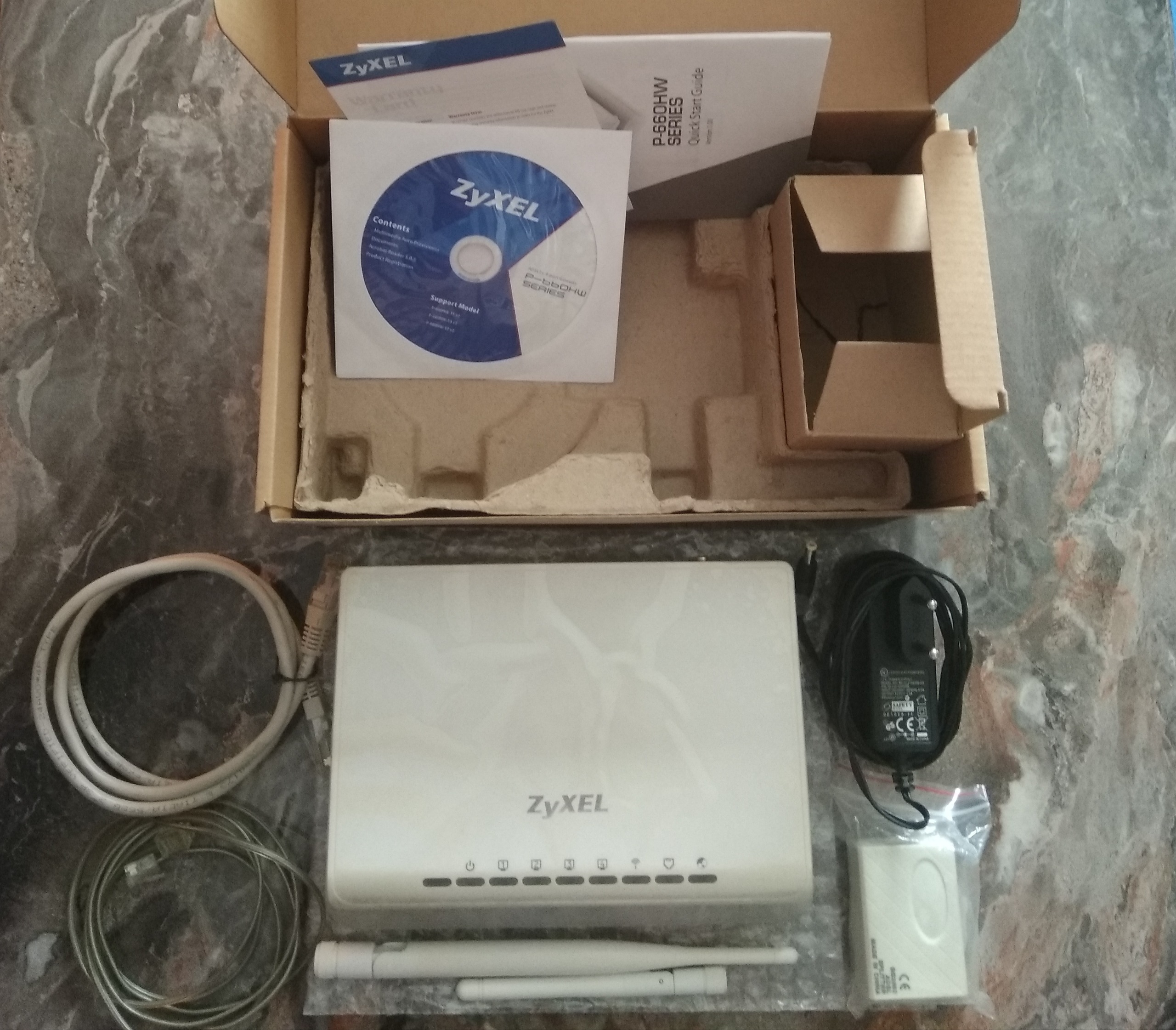 مودم زایکسل با کلیه لوازم در حد نو