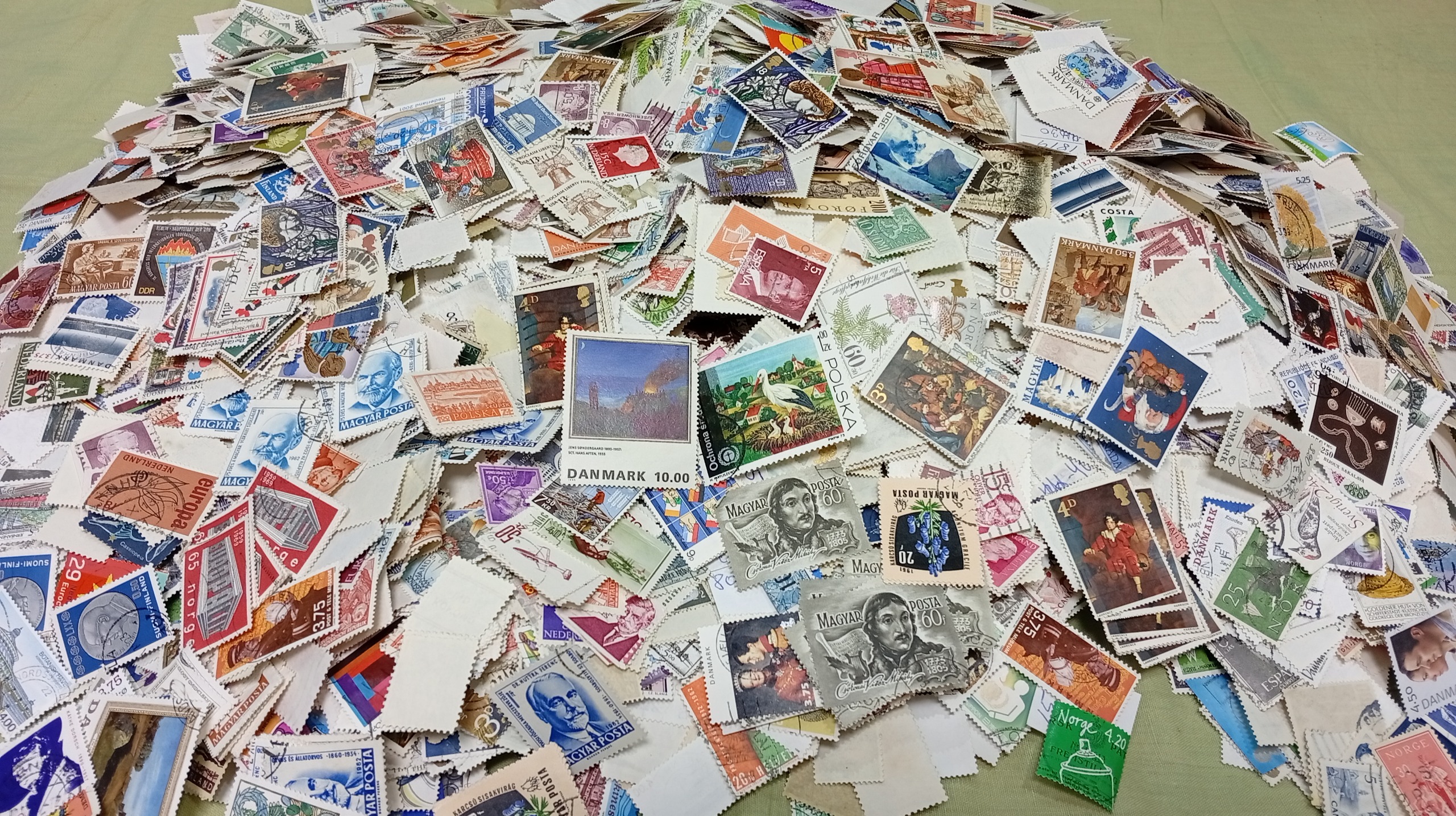 20  هزار عدد  تمبر خارجی