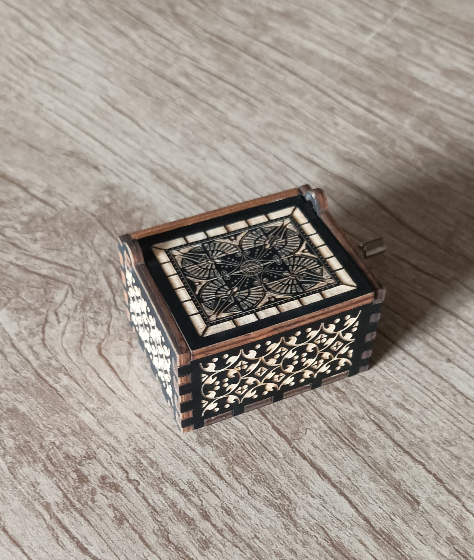 جعبه بسیار زیبا و جذاب موسیقی