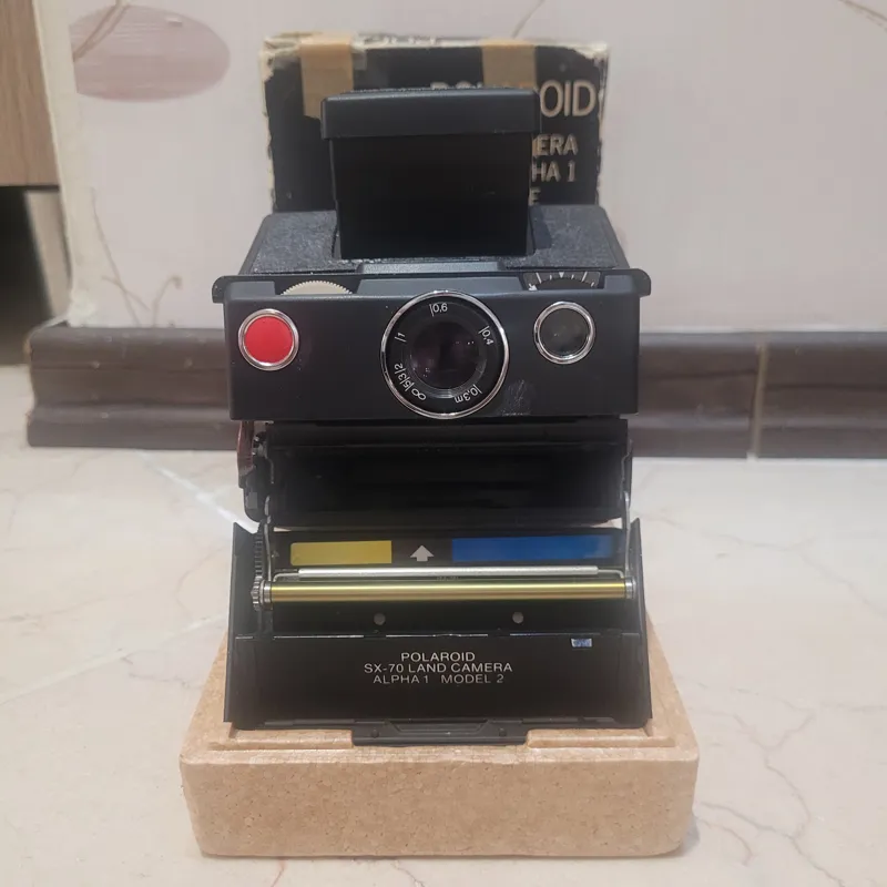 دوربین پولاروید قدیمی در حد اکبند