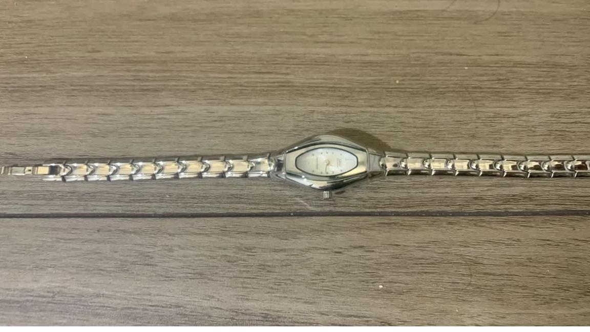 ساعت مچی زنانه برند QQ