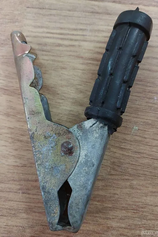 گیره سوسماری بسیار بزرگ