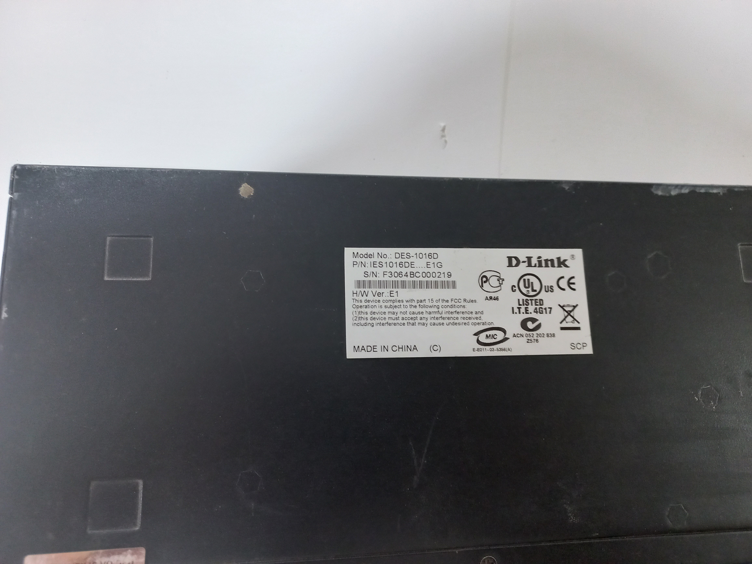 سوییچ شبکه 16 پورت دی لینک D-Link DES1016D