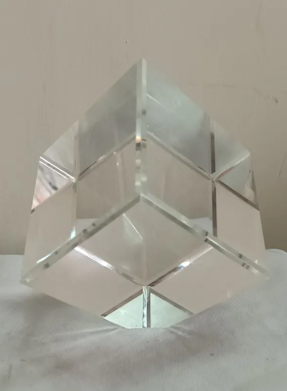 مکعب بلوری تزیینی