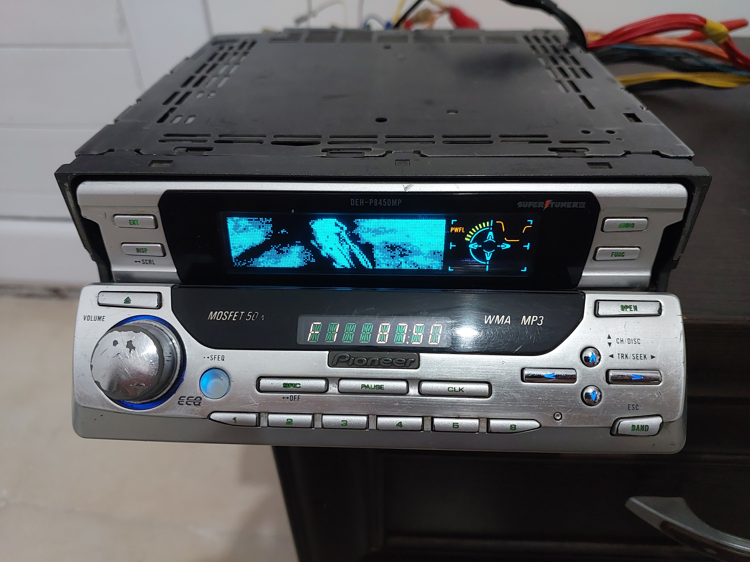 پخش پایونیر دوپنل p8450 توضیحات دارد