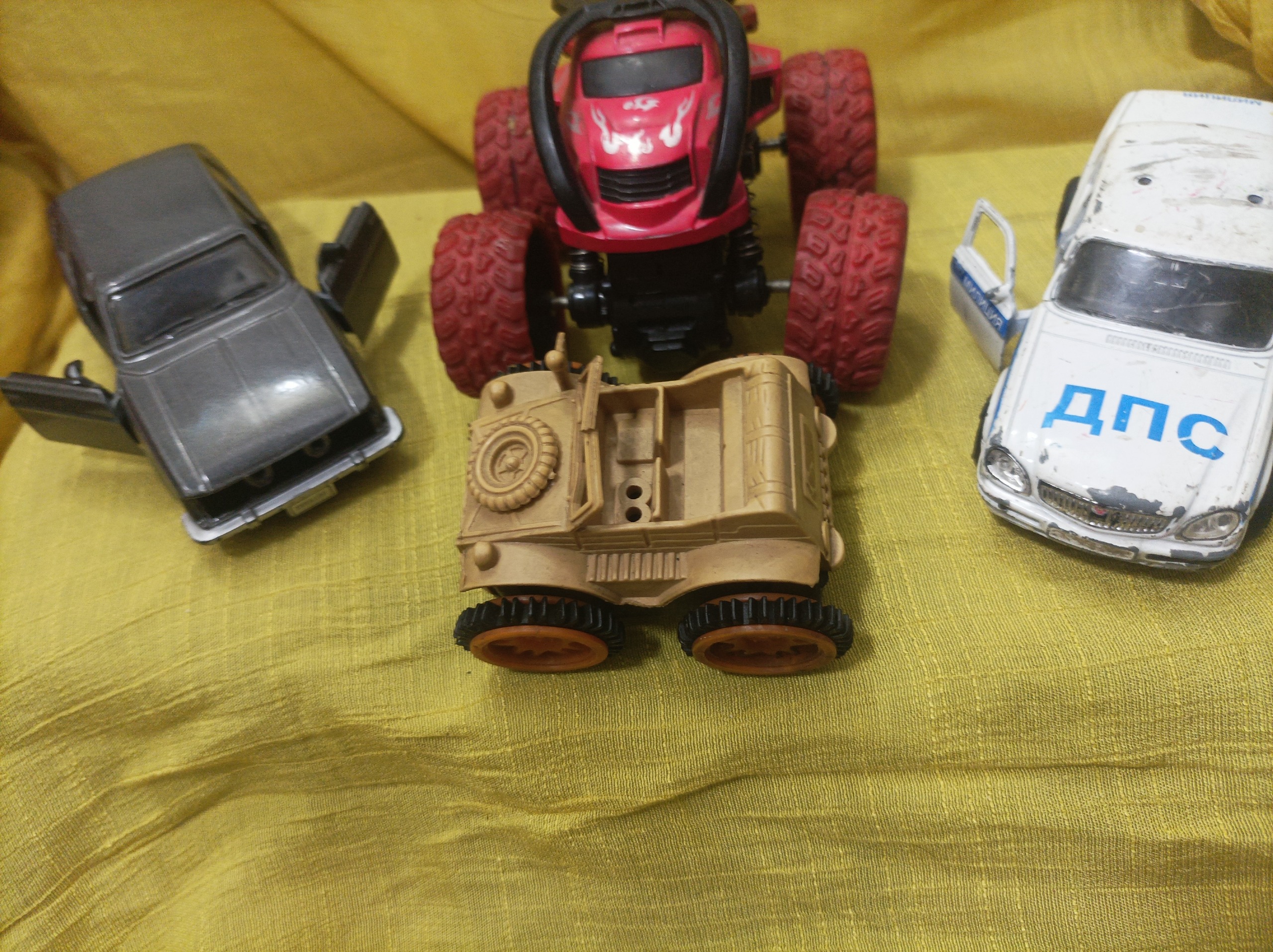 ماکت ماشین فلزی و لاستیکی