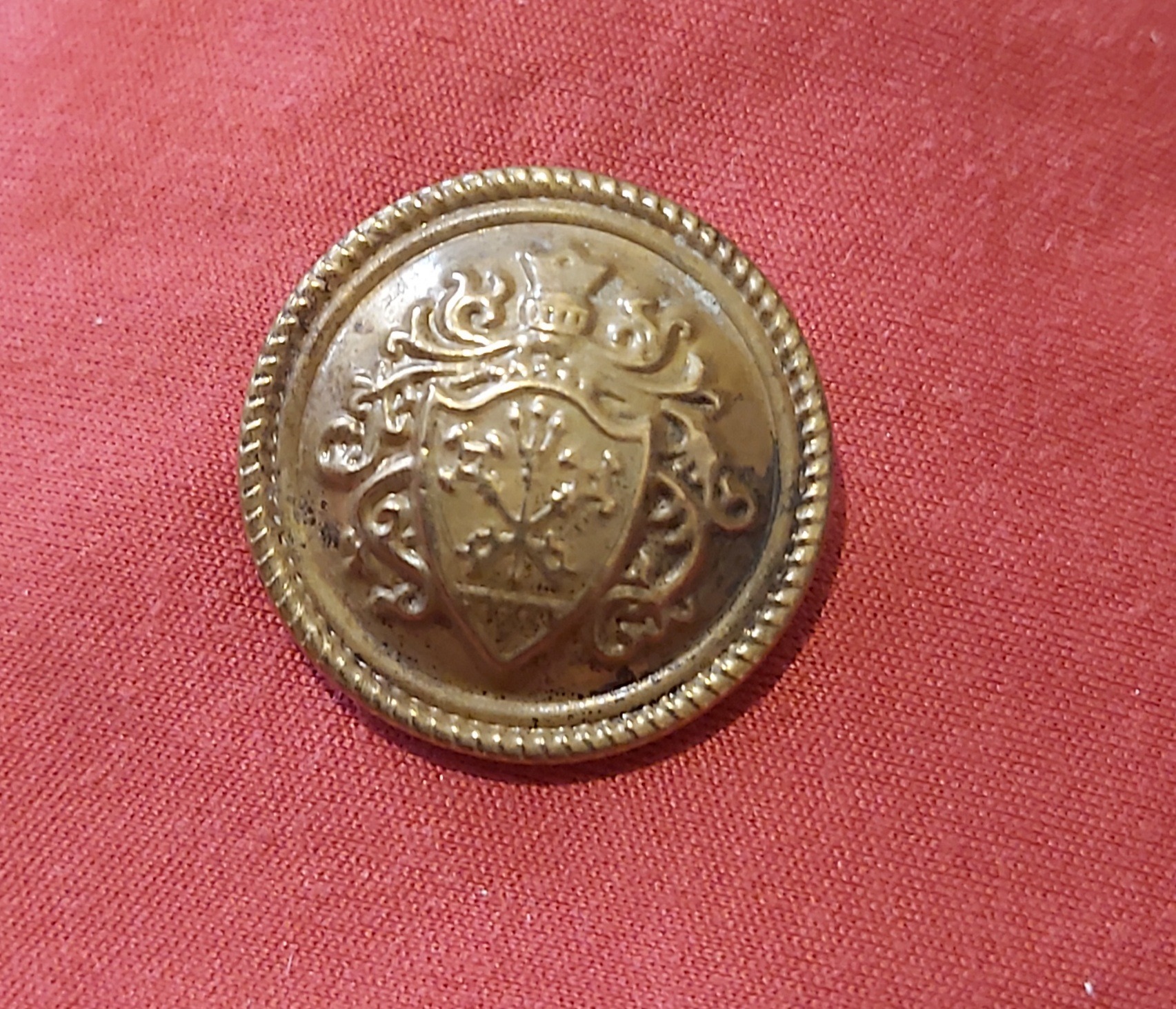 دکمه فلزی قدیمی درباری