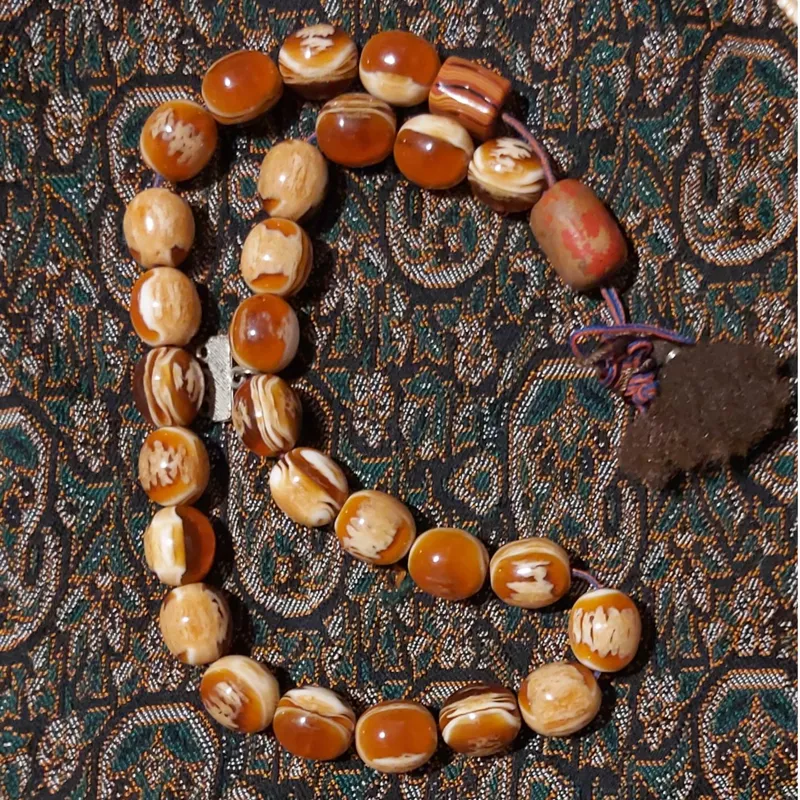 تسبیح قدیمی سندلوس پودری کره عسلی اتلانتیک