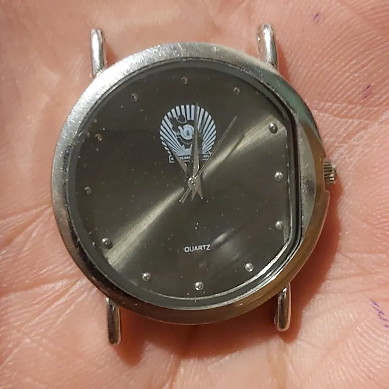 ساعت قدیمی سفارش بانک تجارت بدون بند سالم