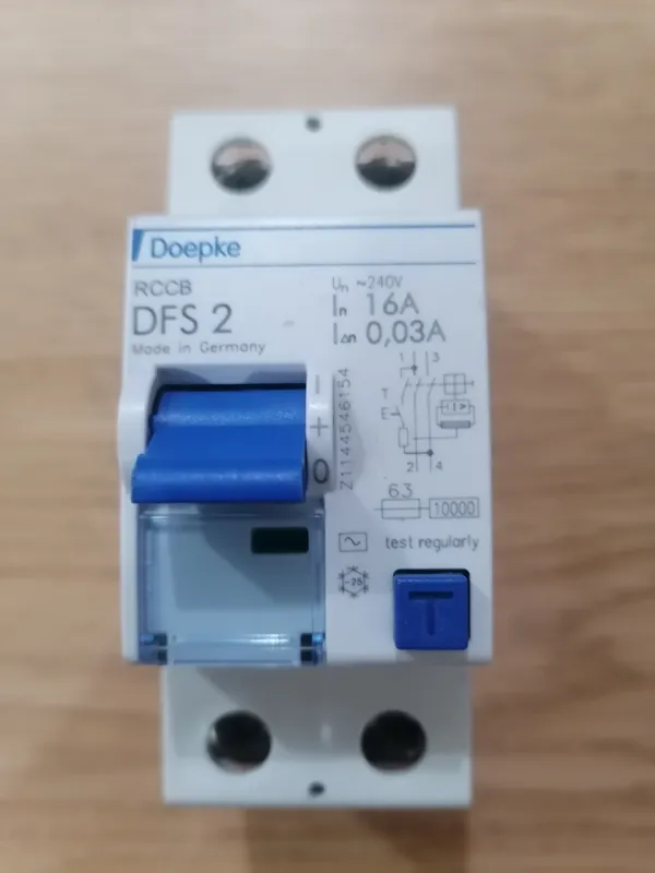 کلید محافظ جان 16 آمپر Doepke