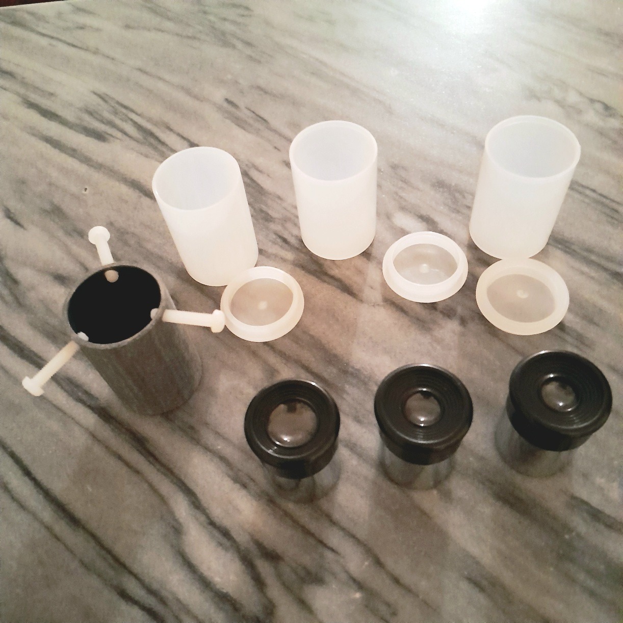 سه عدد عدسی چشمی تلسکوپ با مبدل