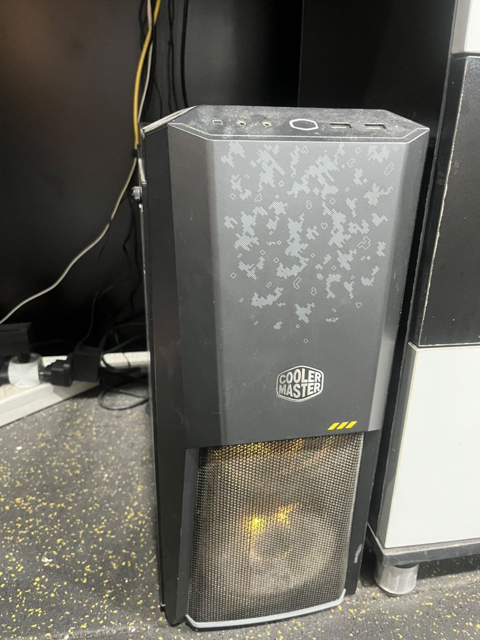 کیس کامل گیمینگ همراه با مانیتور و موس و کیبورد