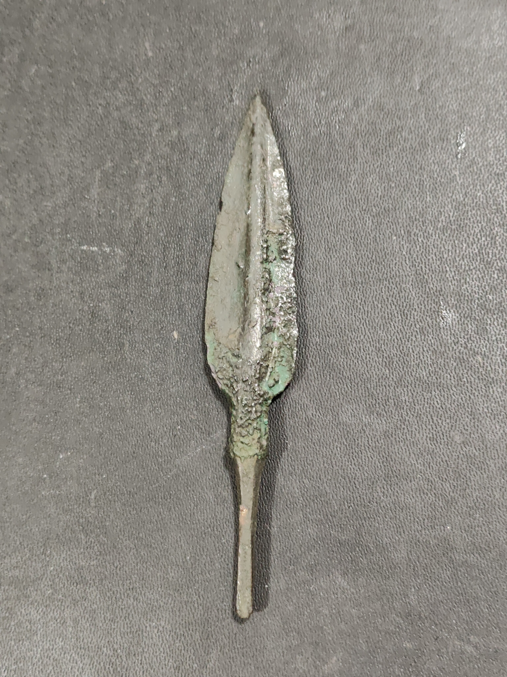 نوک تیز پیکان قدیمی