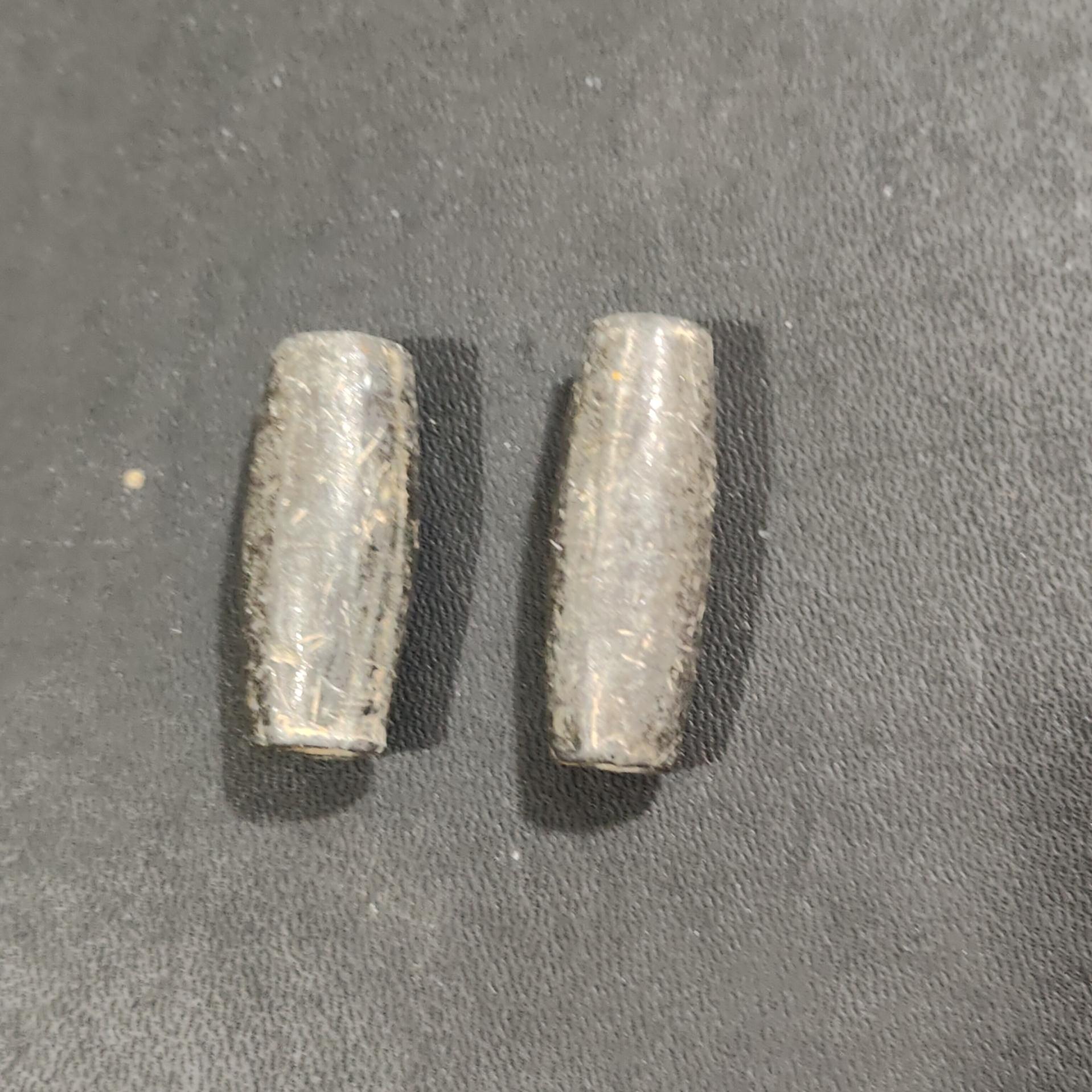 یک جفت مهره سربی قدیمی