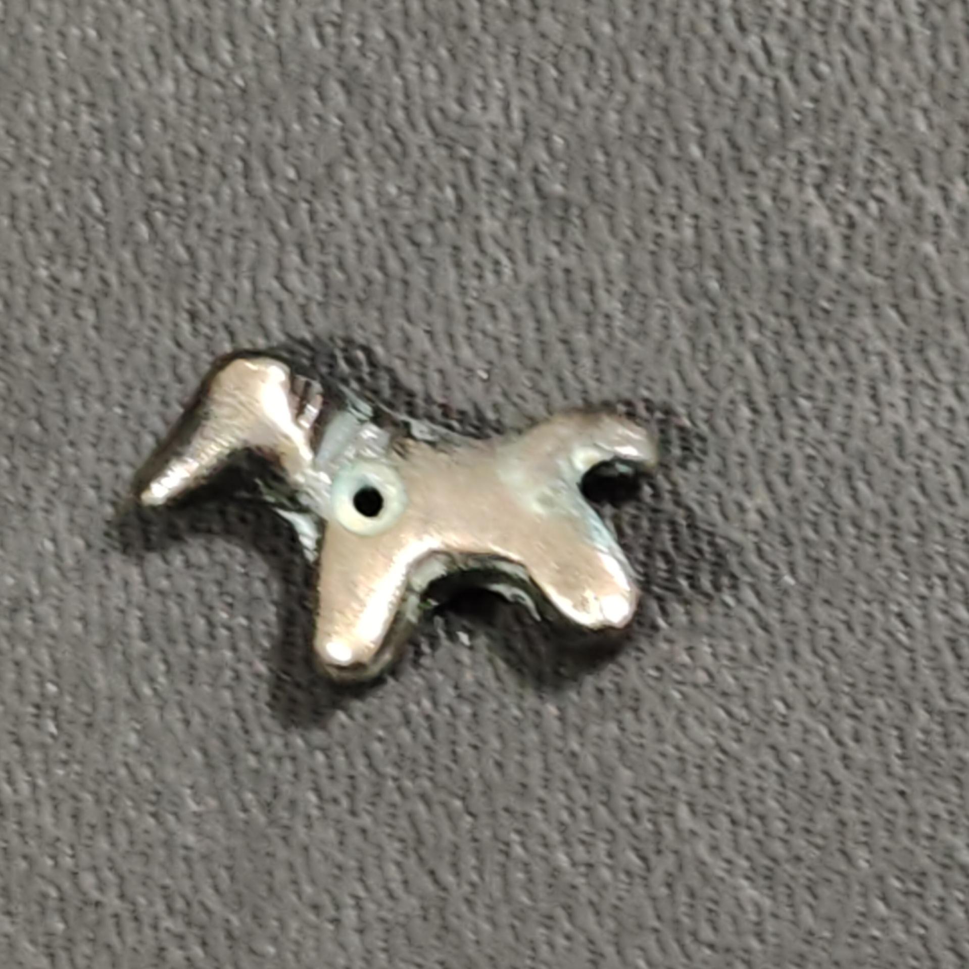 یک قطعه مجسمه حیوانات قدیمی