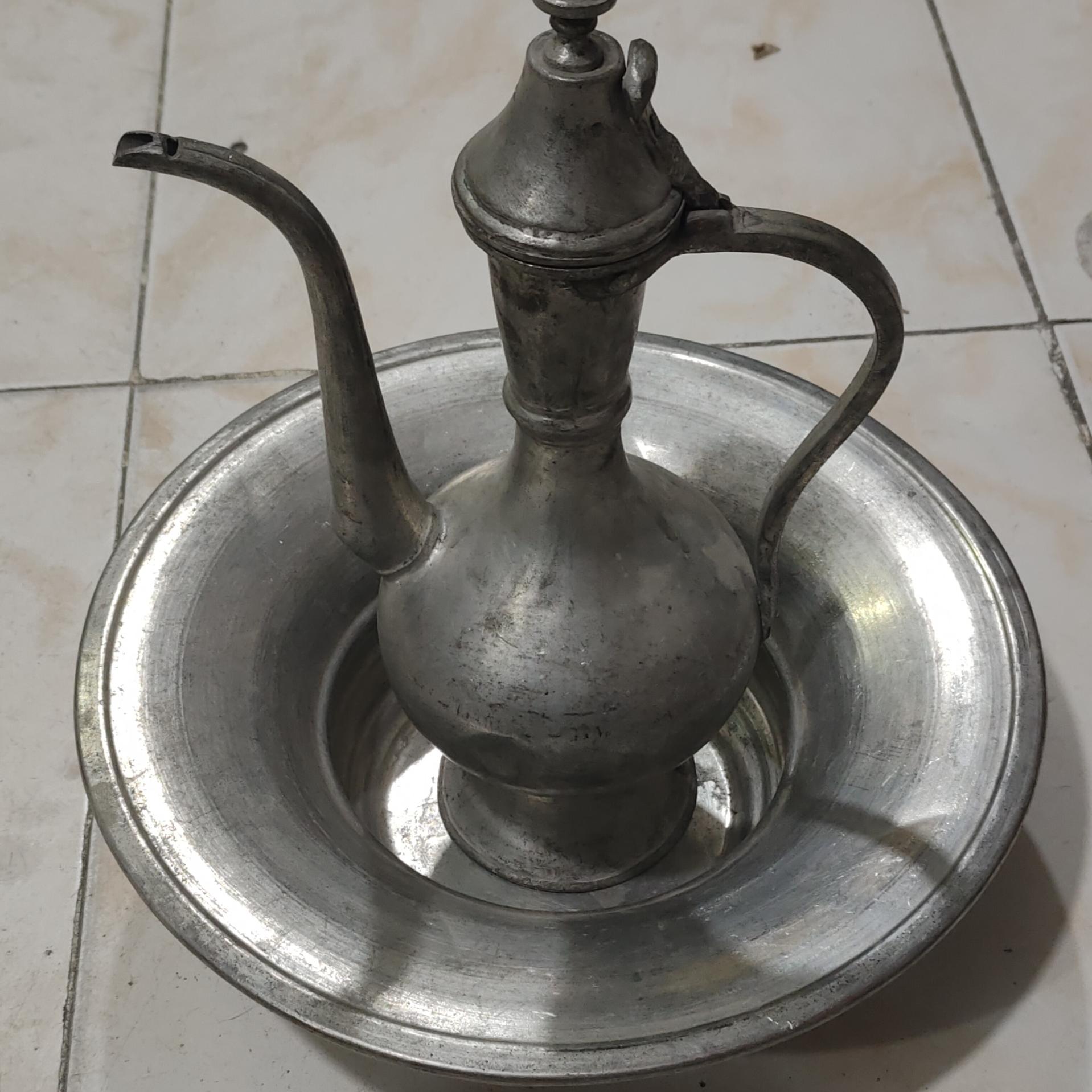 آفتابه و لگن قدیمی