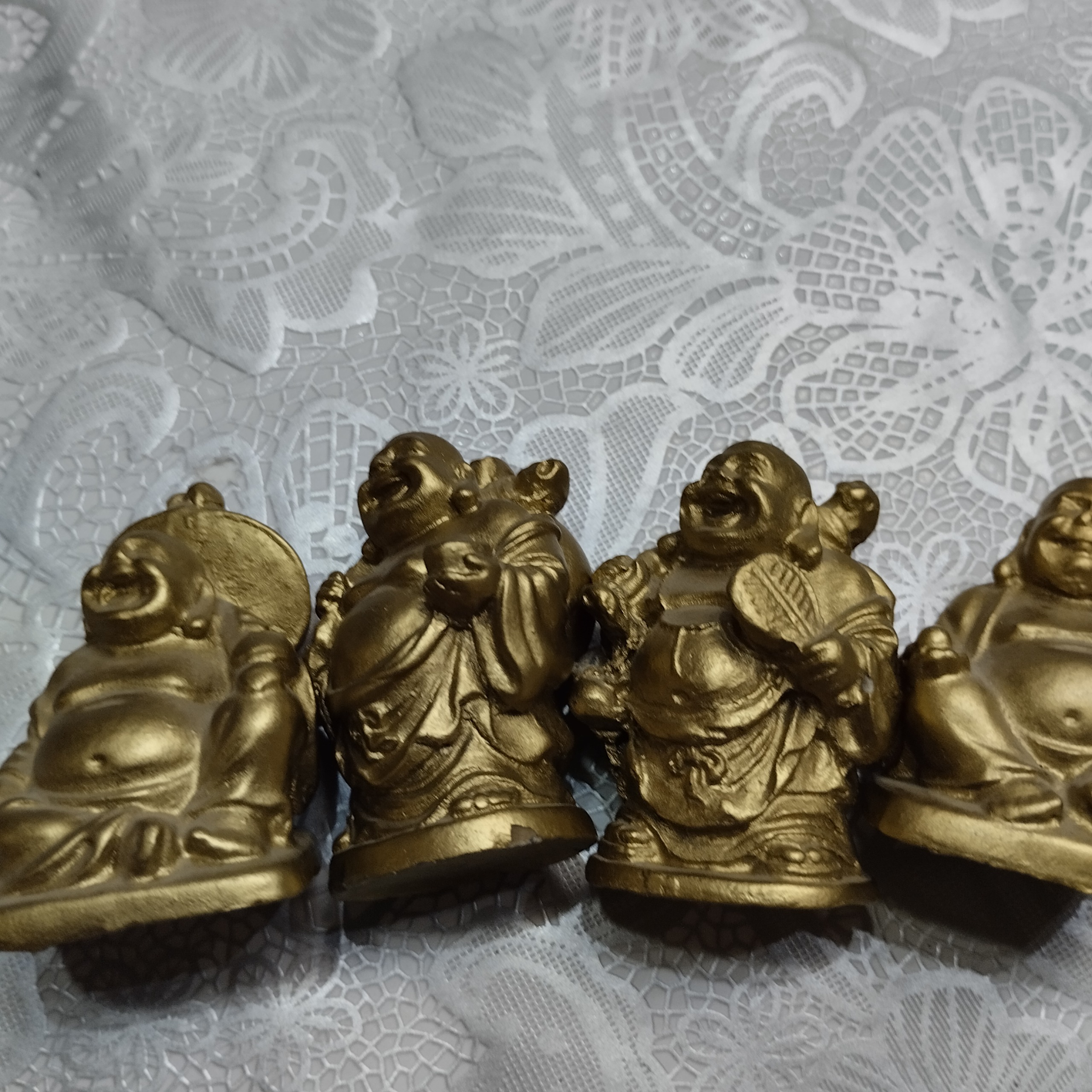 4عدد مجسمه طبق عکس توضیحات دارد