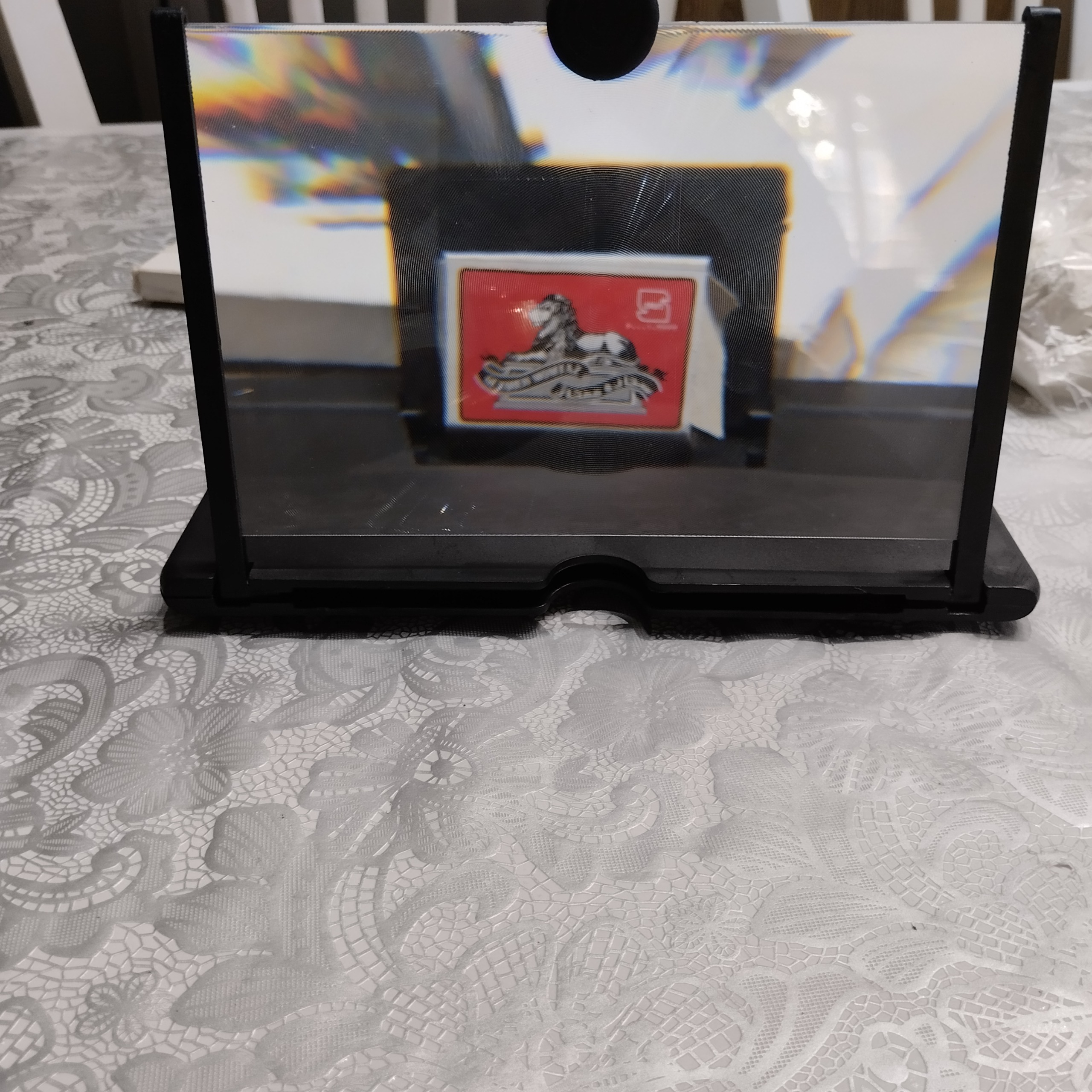 کیت یا دستگاه ساده بزرگ کننده صفحه موبایل