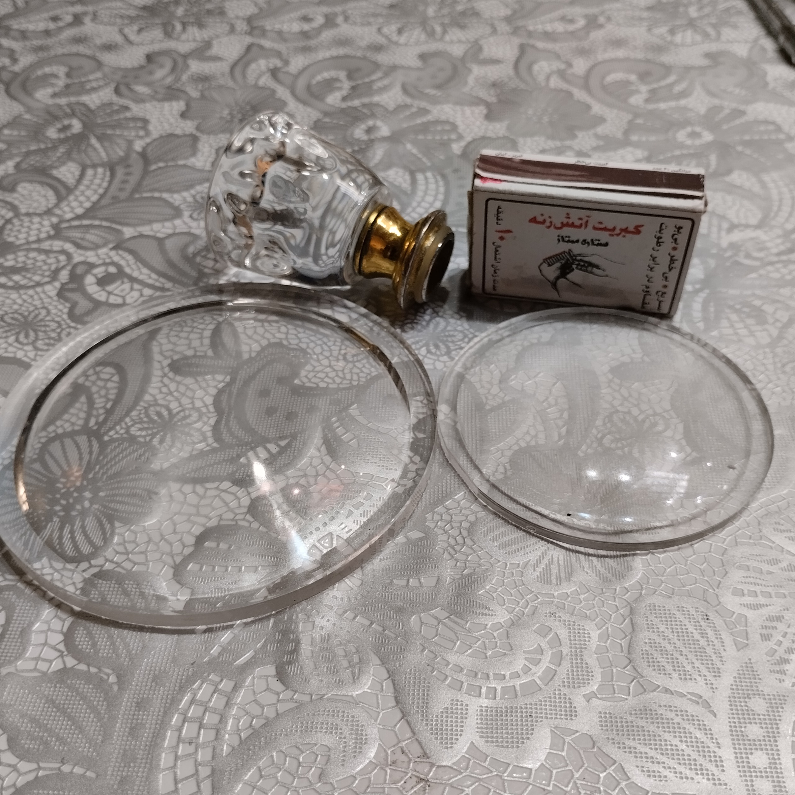 2عدسی ذره بین لاکی و یک عدد سر عطر بلور فرانسوی