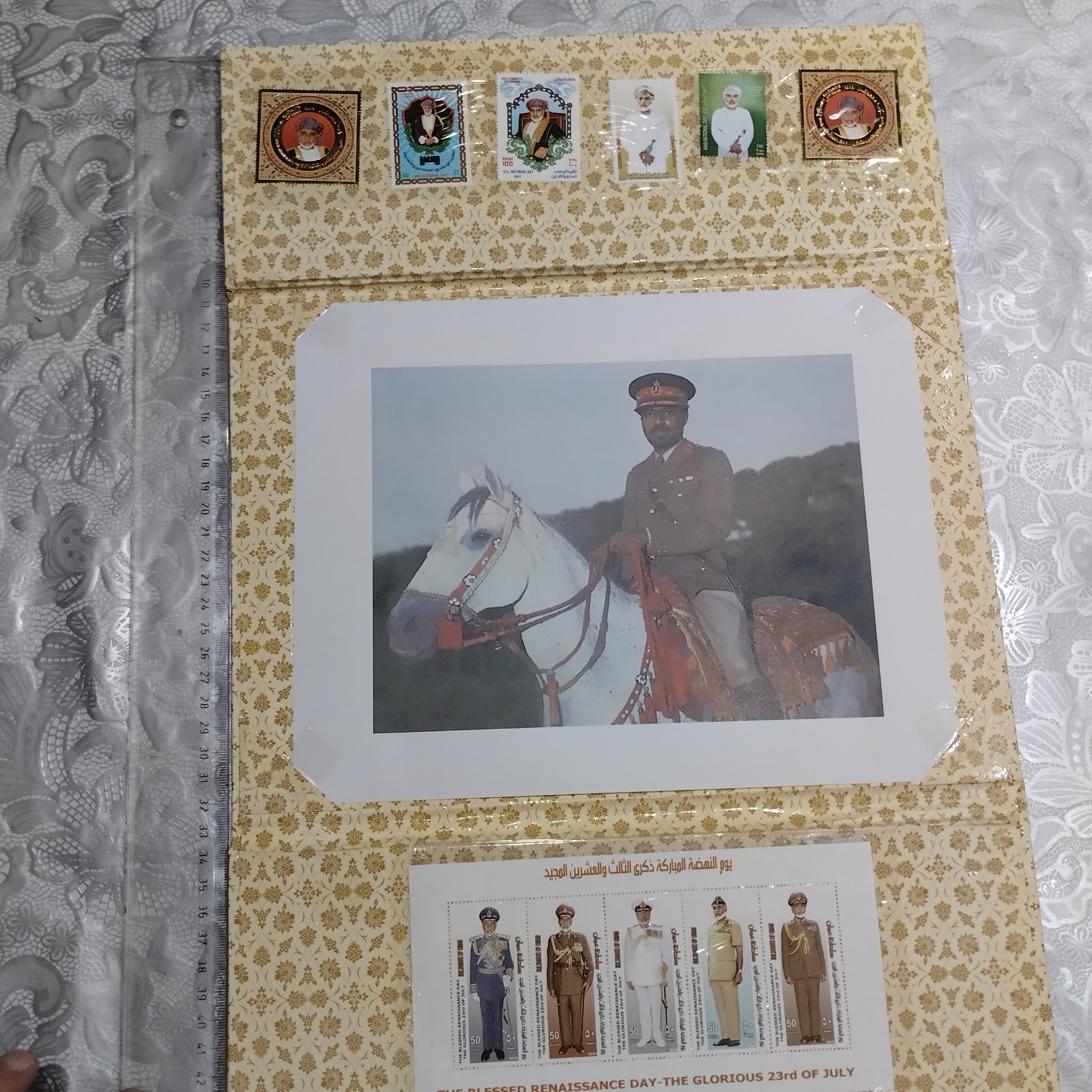 کتابچه یاد واره سلطان عمان شامل تصویر و تمبرنفیس