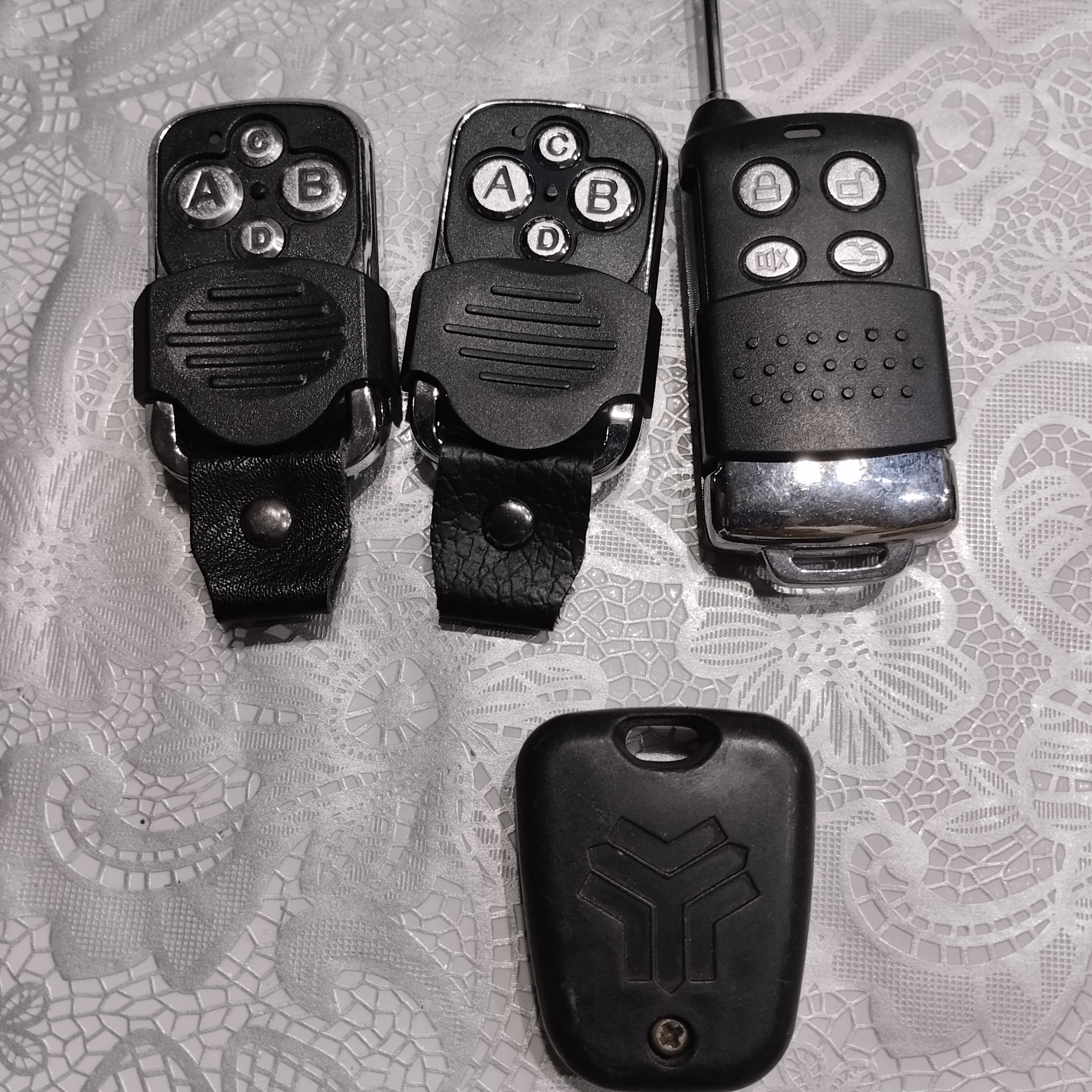 ریموت سه عدد متفاوت  سالم و قوی