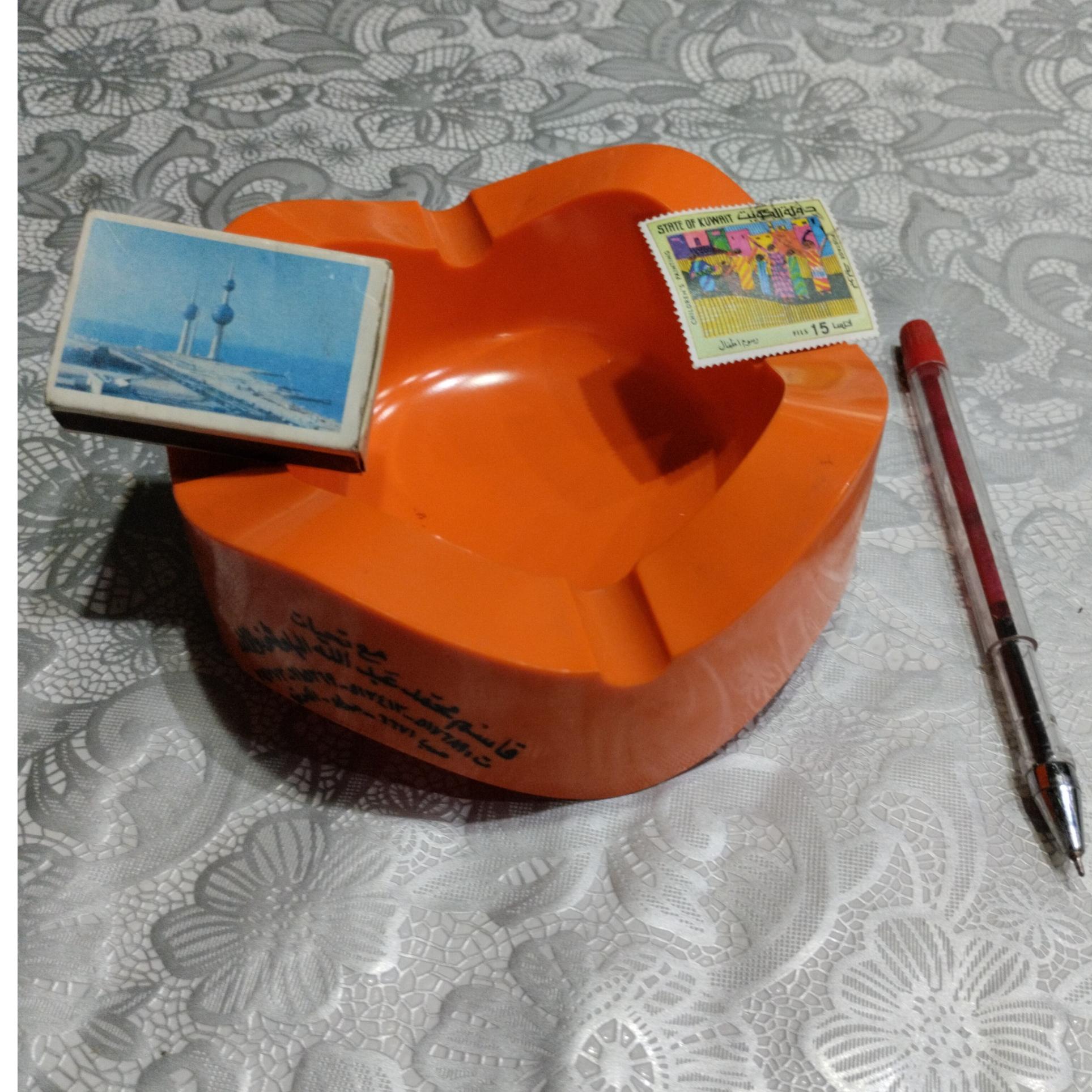 زیرسیگاری .کبریت. تمبر قدیمی کویت