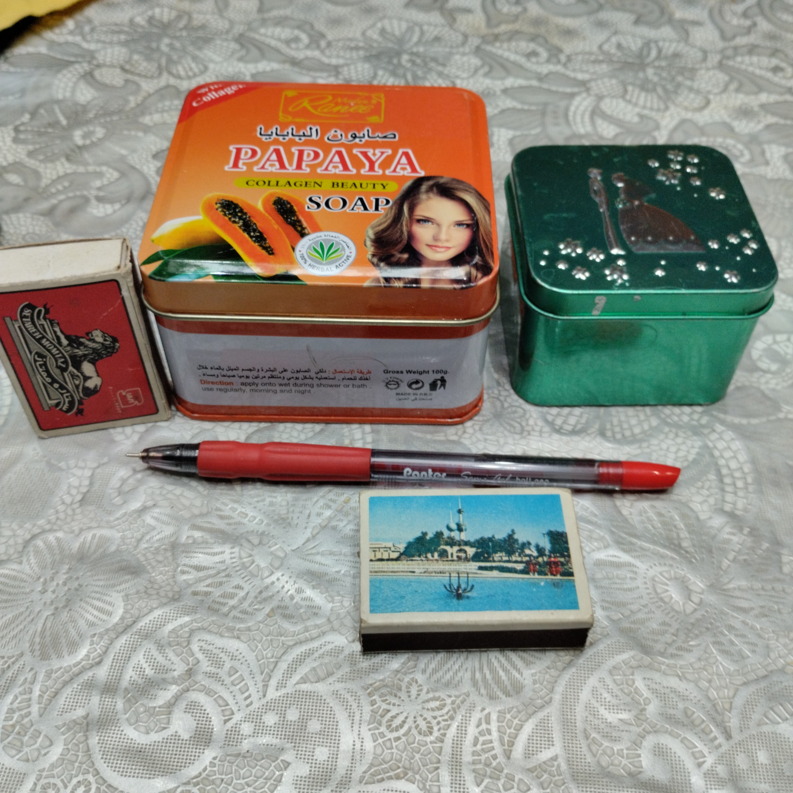 دوعدد قوطی فلزی از کویت ویک عدد کبریت کویت