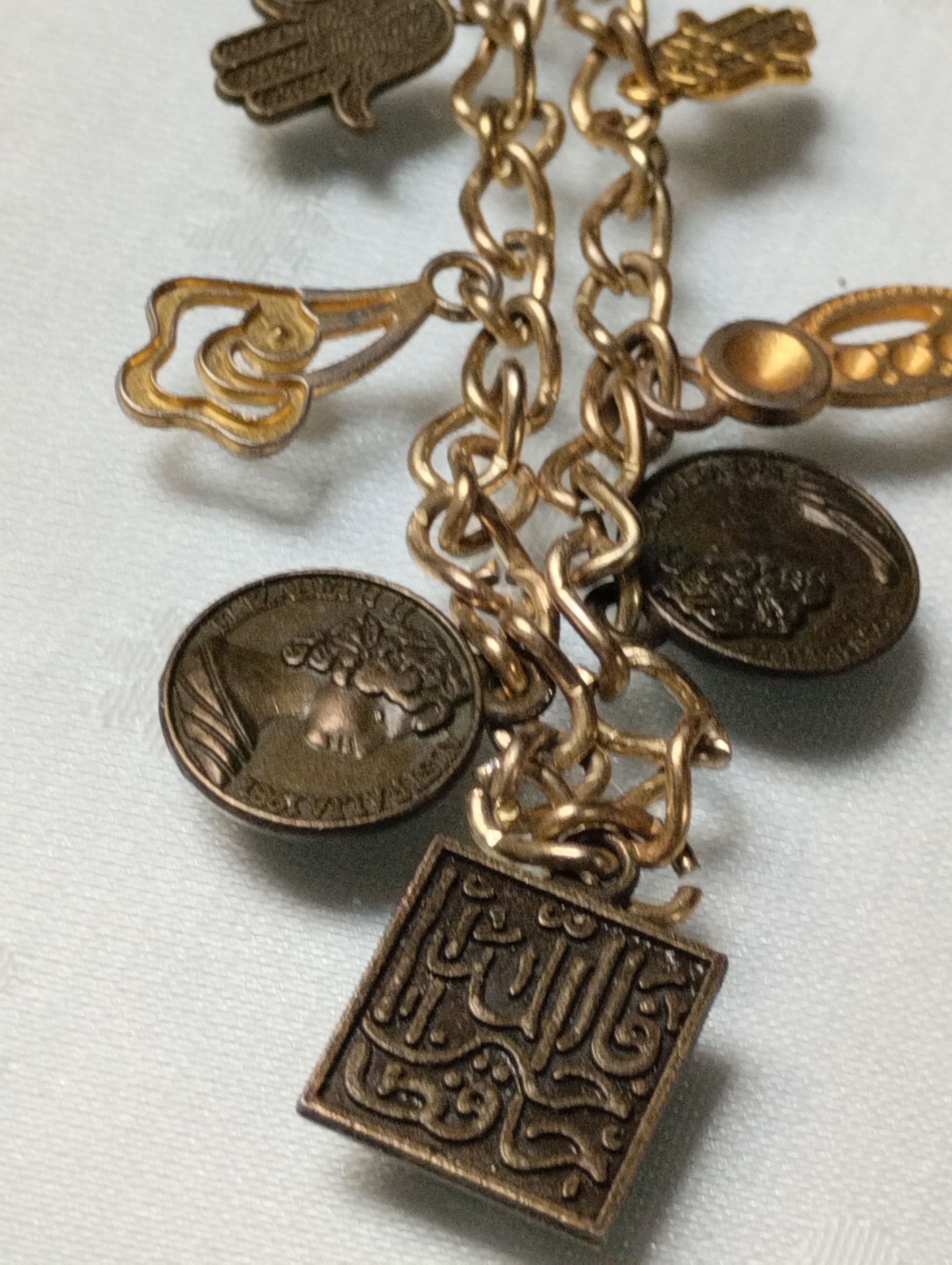 آویز یا گردنبند یا دکوری زیبا چ جالب