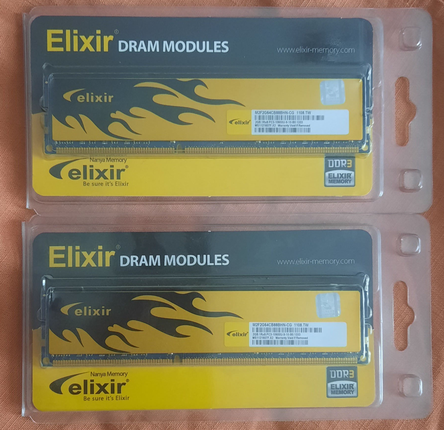 دو عدد رم کامپیوتر دو گیگDDR3 هیت سینکدار