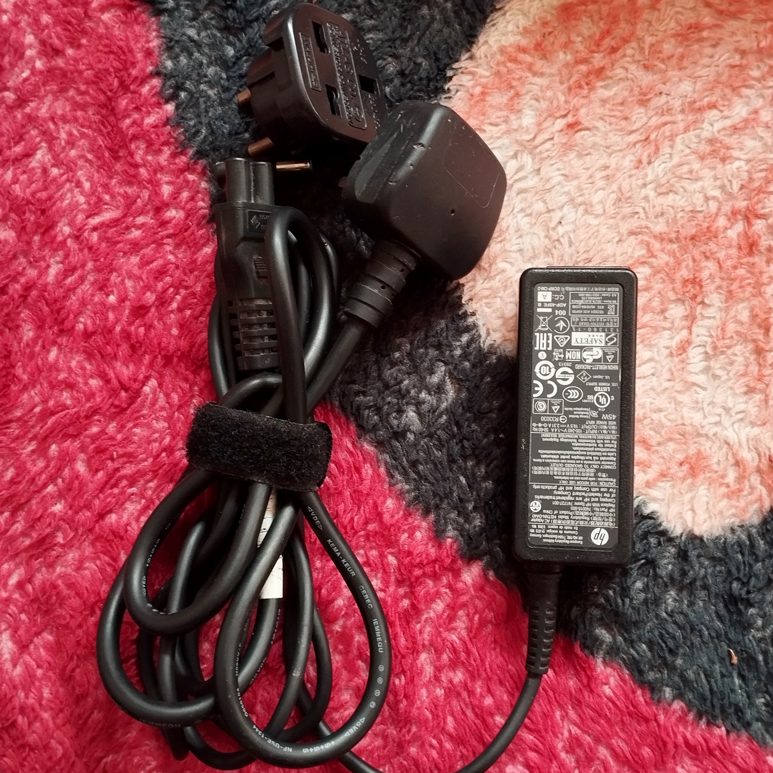 شارژر hp آلمانی (لپ تاپ)