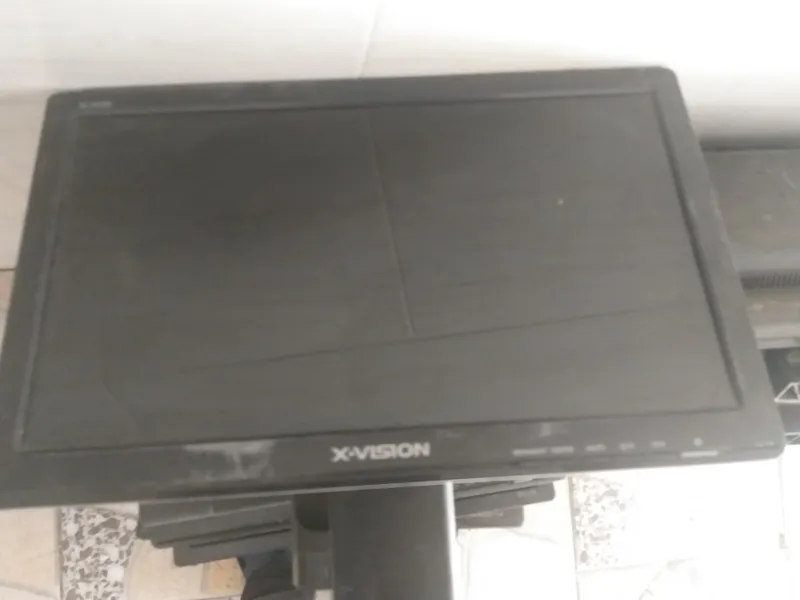 پک ده تایی مانیتور 16 inch LED سالم ولی صفحه شکسته