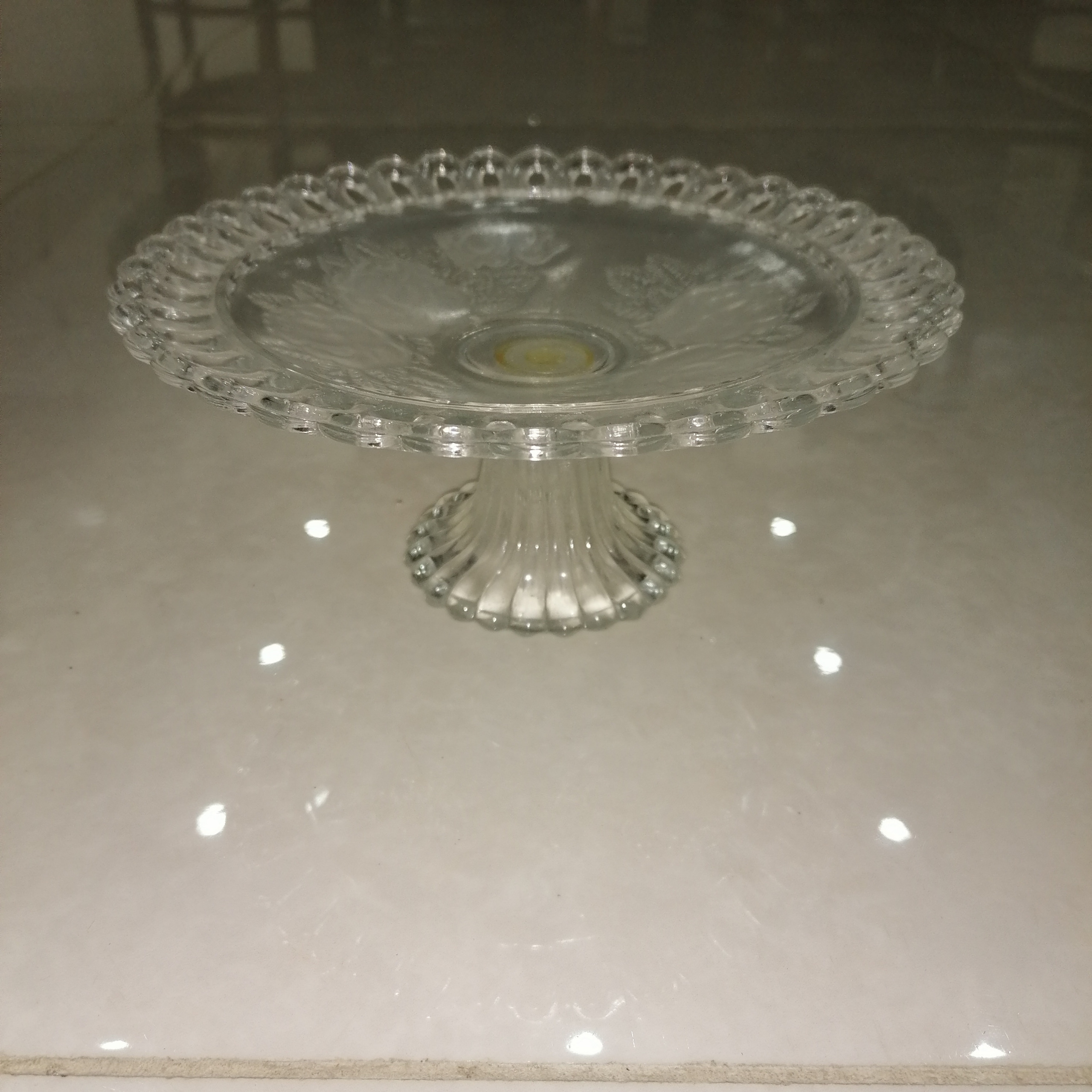 ظرف پایه دار شیشه ای