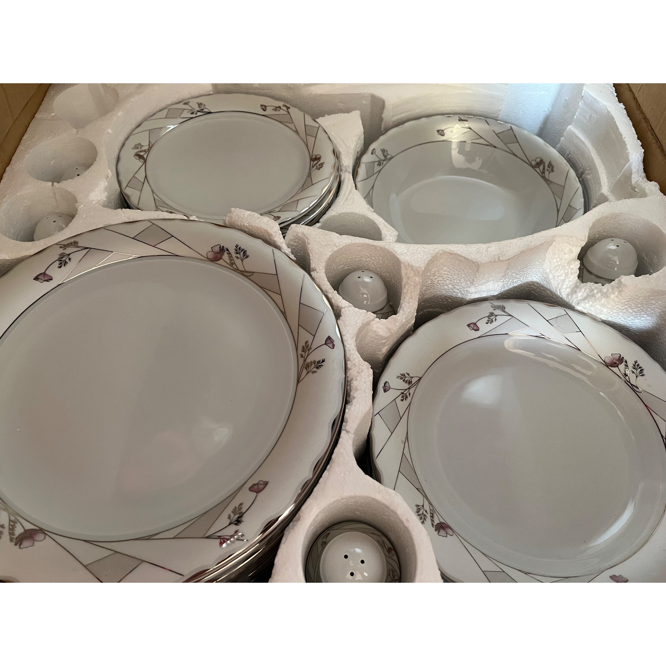 سرویس چینی توس 72 پارچه بسیار نو