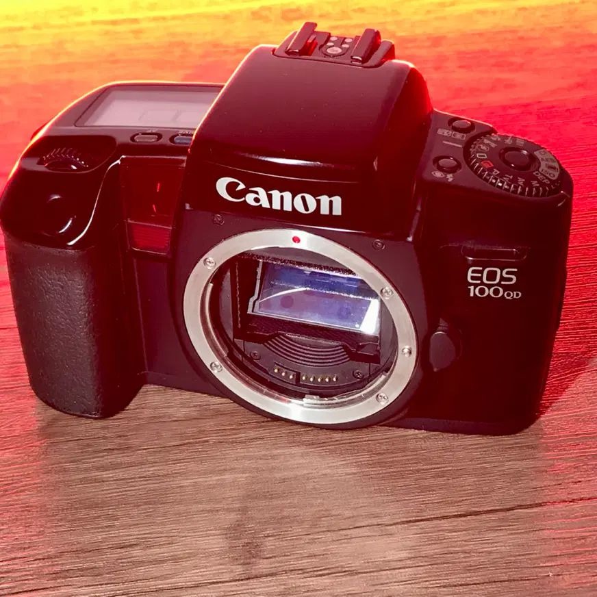 دوربین کانن EOS 100 QD