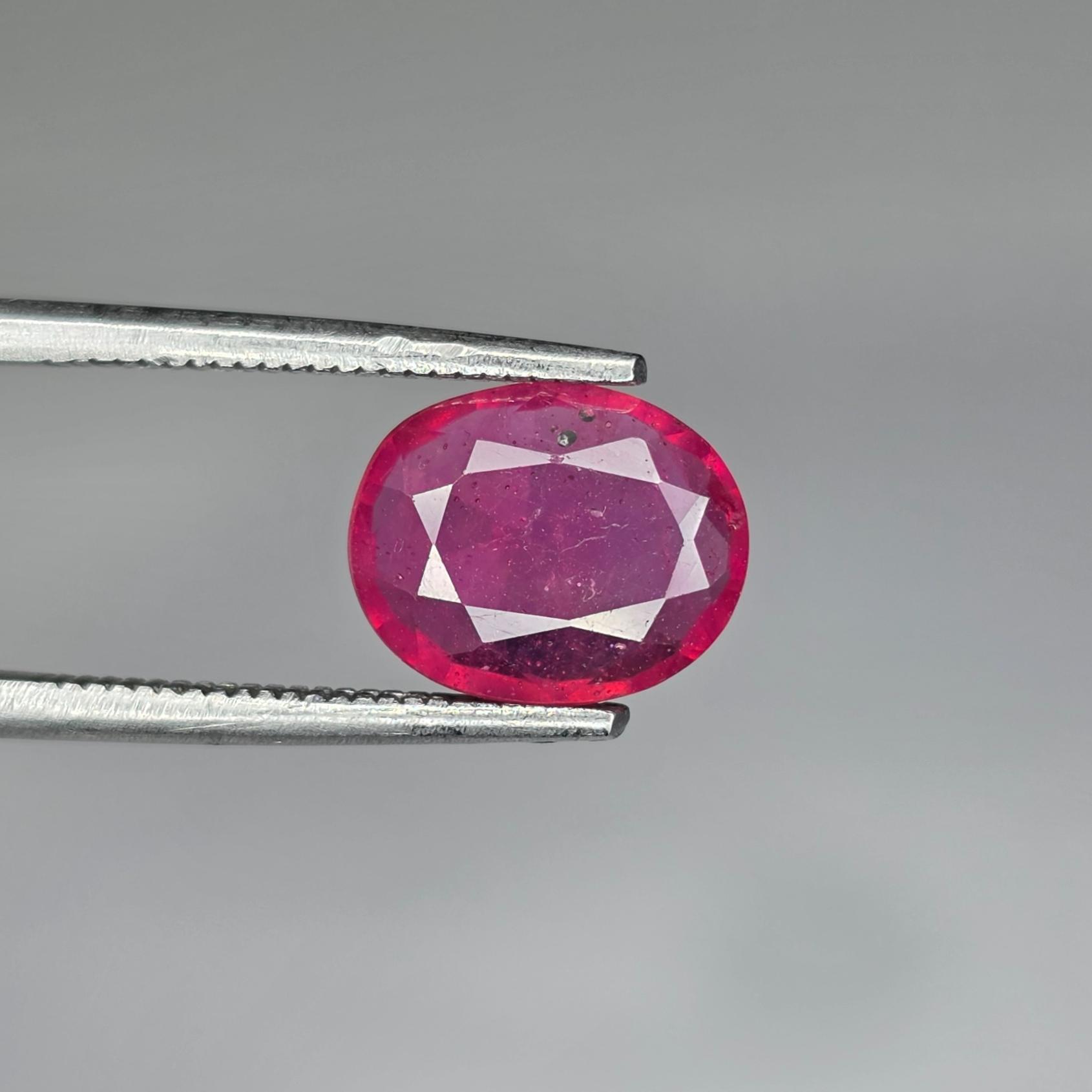 یاقوت سرخ کاملاً پاک و شفاف برمه 100% معدنی نایاب